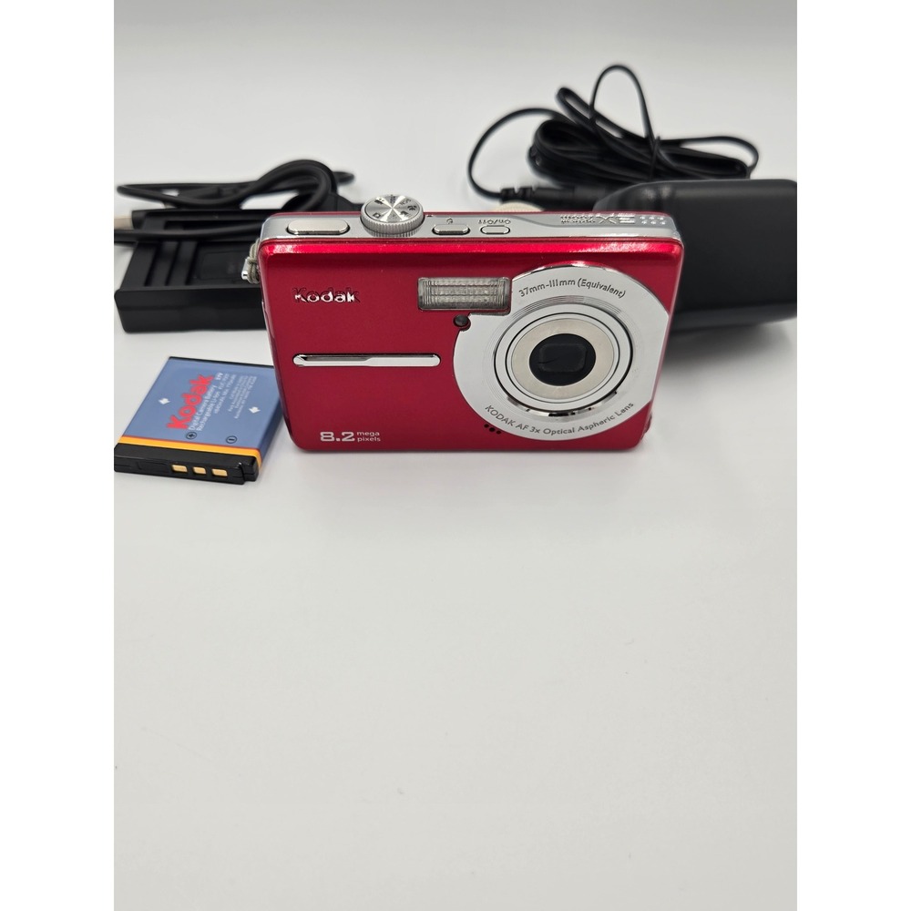 Kodak EasyShare M853 8.2MP Digital Camera Red 3x Optical Zoom Bundle Charger